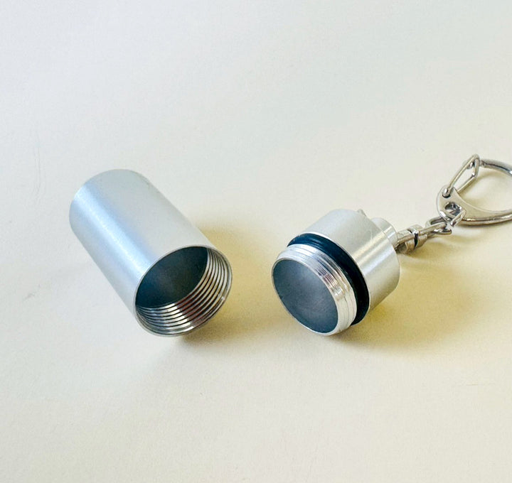 カプセル型キーホルダー（大）