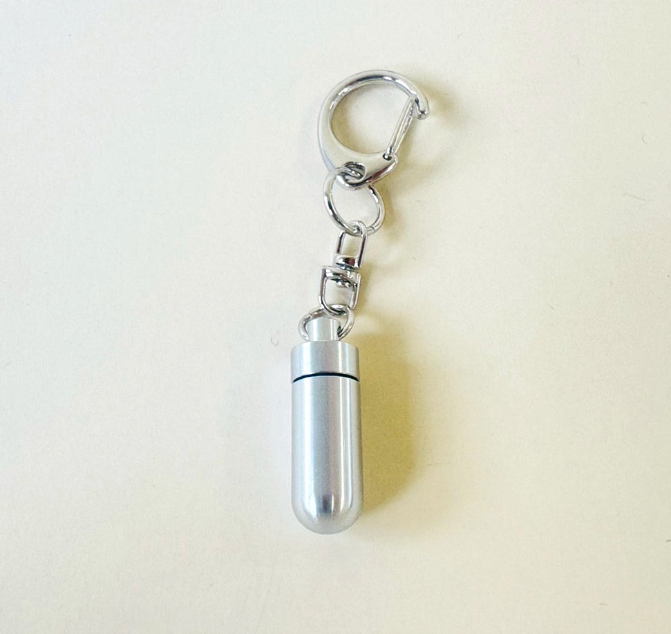 カプセル型キーホルダー